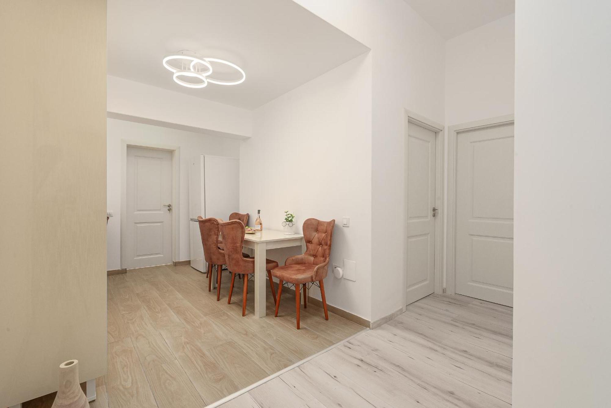Spacious 3Br Retreat In Central Бухарест Экстерьер фото